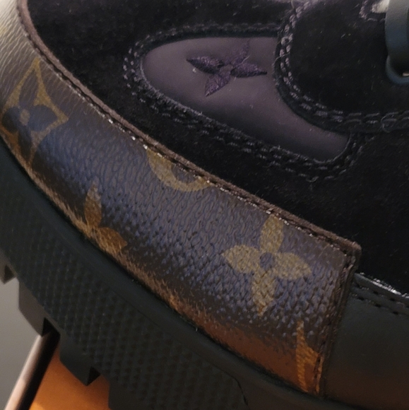 LOUIS VUITTON LAUREATE PLATFORM (Shearling) DESERT BOOT ...BELLA! - Picture 6 of 10